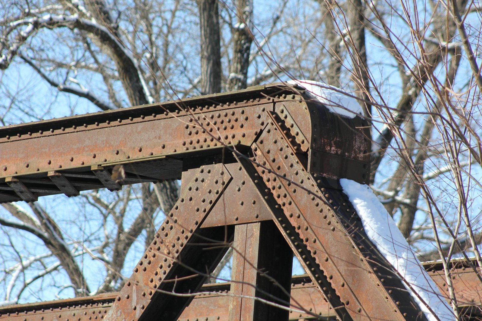 Upper angle connection